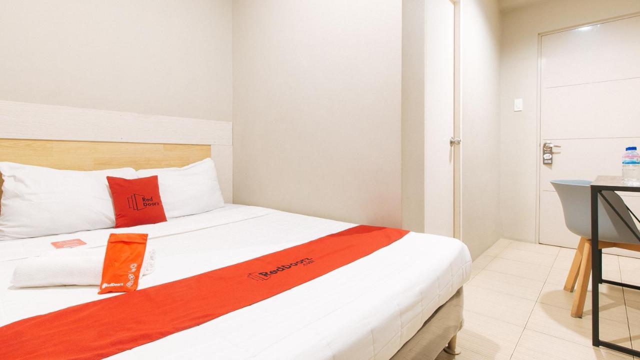 Reddoorz Plus Near Osmena Highway 2 Hotell Manila Exteriör bild